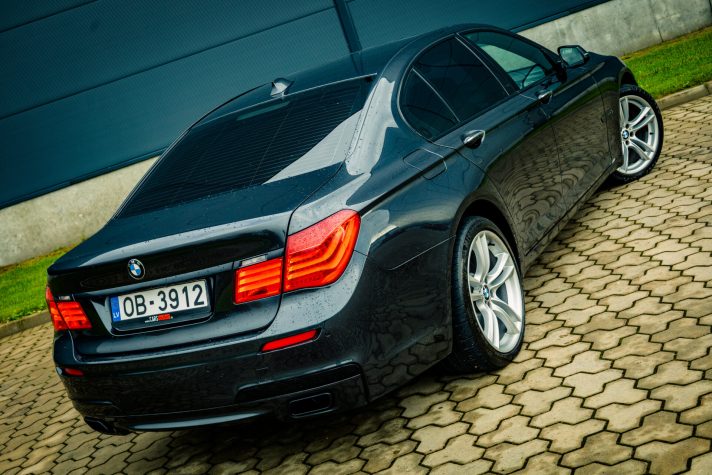 BMW 730