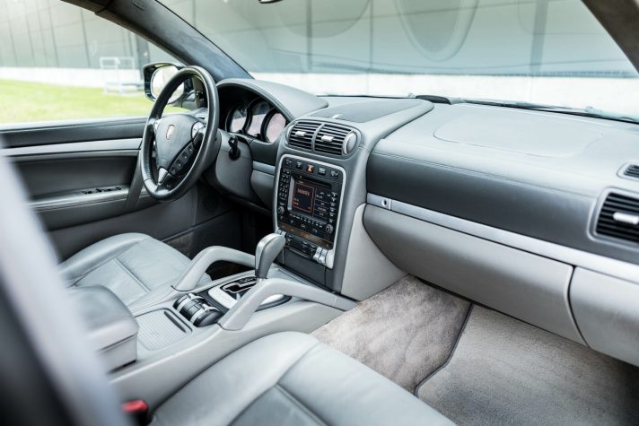 PORSCHE CAYENNE
