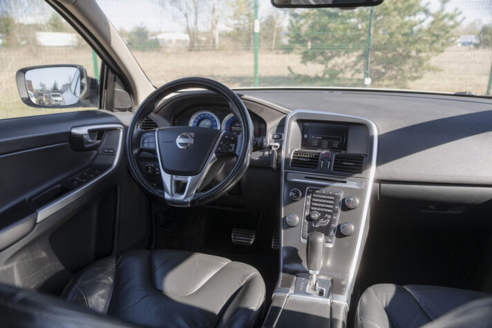 VOLVO XC60 R-DESIGN