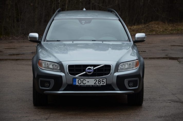 Tikko ievests. Volvo Xc70 2.4D5 (158kw-215z/s) Dīzelis 4×4 Awd pilnpiedziņas ar automātisko ātrumkārbu.