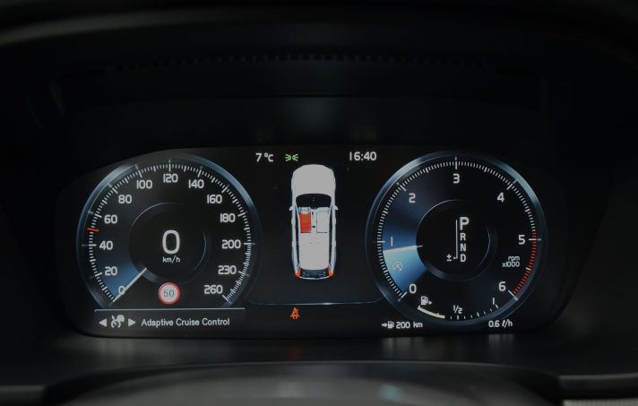 Tikko ievests. Volvo V90 Cross Country Awd. 2.0 D5 (173 kw-235 zs) Dīzelis. ar Automātisko ātrumkārbu.