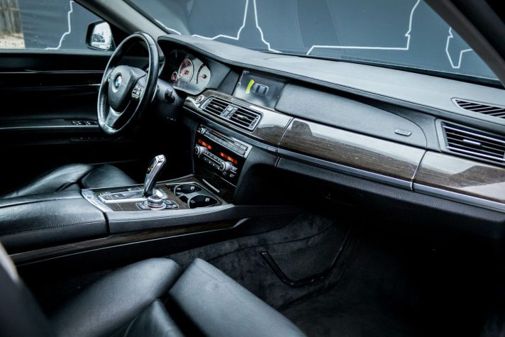 BMW 730
