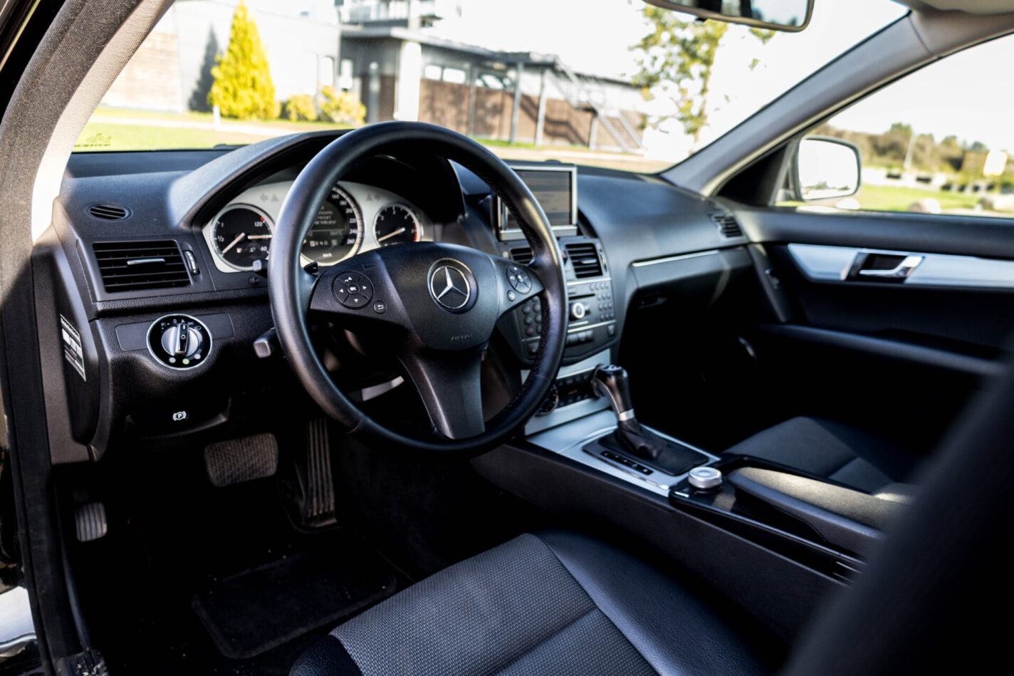 MERCEDES BENZ C320