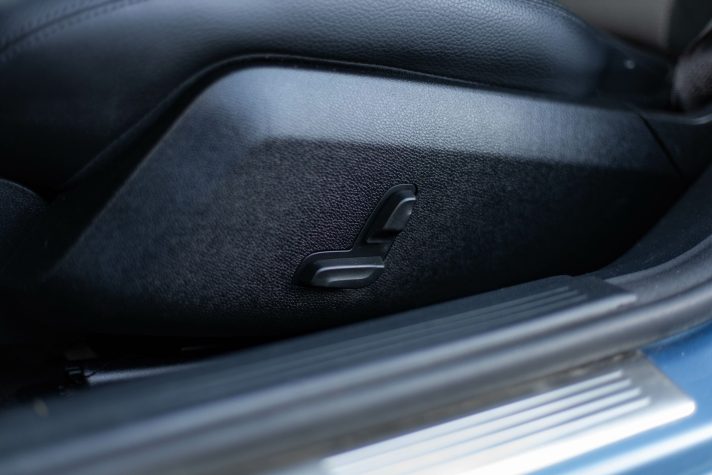 MERCEDES BENZ E200