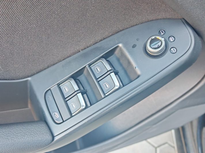 AUDI A4 2.0TDI, 2012G.