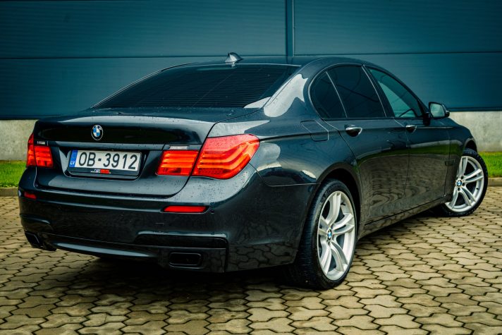 BMW 730