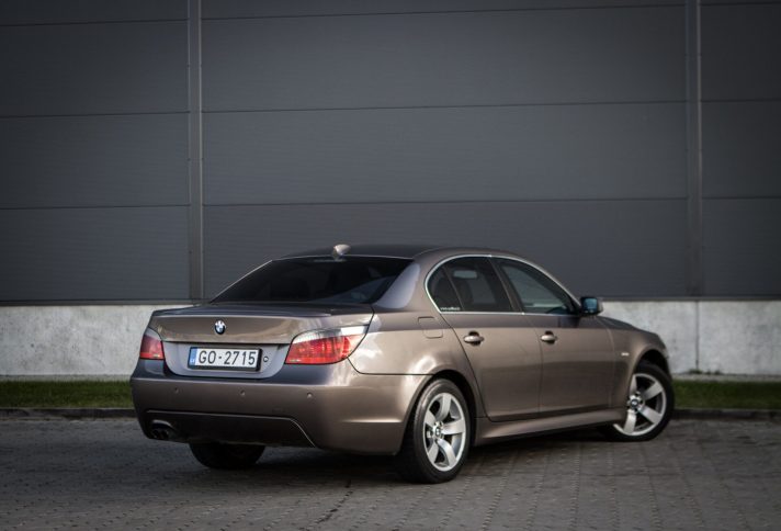BMW 523