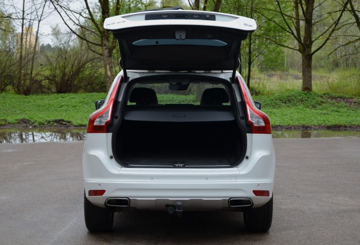 Volvo XC 60 Summum Xenium 2.4 D5 (158Kw-215Z/s) Dīzelis Awd (4×4) Pilnpiedziņa ar automātisko ātrumkārbu.