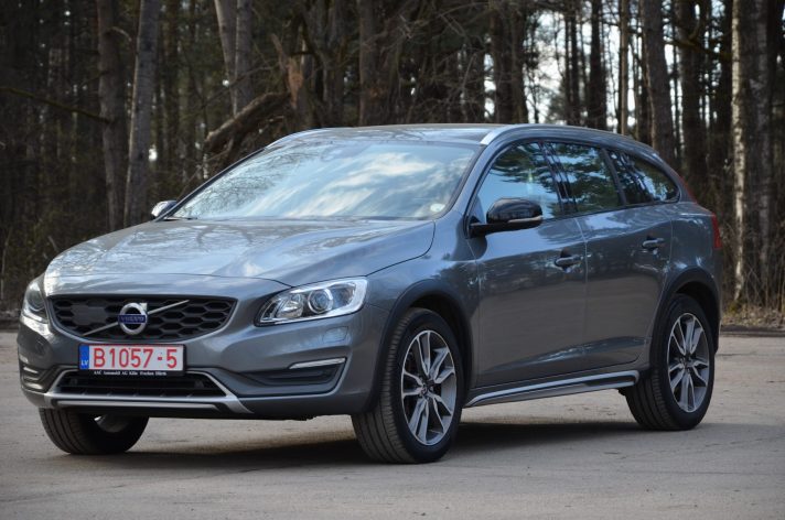 Tikko ievests.   Volvo V60 Cross Country Summum 2.4 Dīzelis 4×4 Awd . Ar automātisko ātrumkārbu.