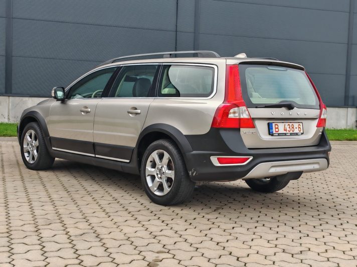 VOLVO XC70, 2,4D5 AWD. 6-KPP.
