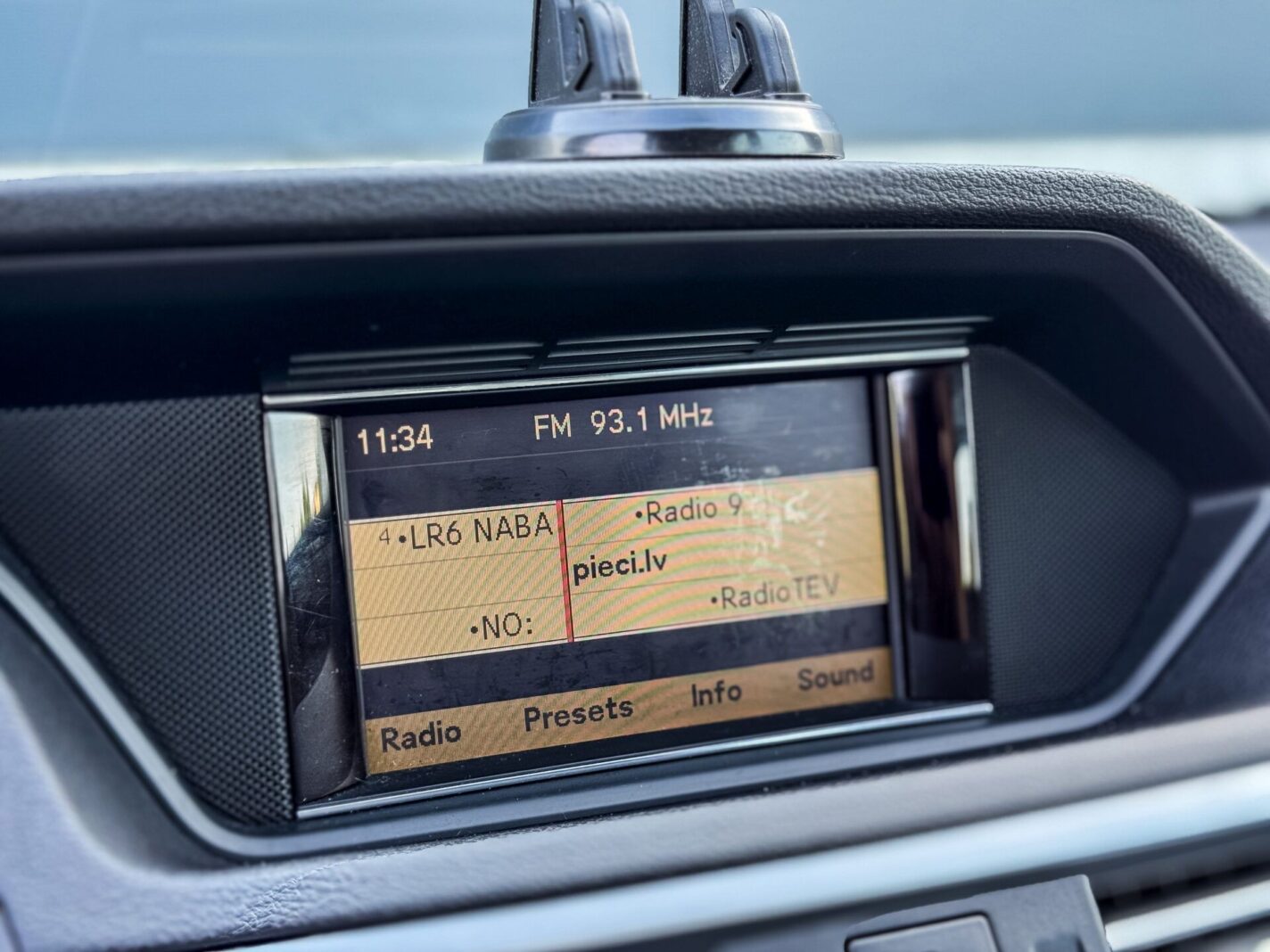 MERCEDES BENZ E220