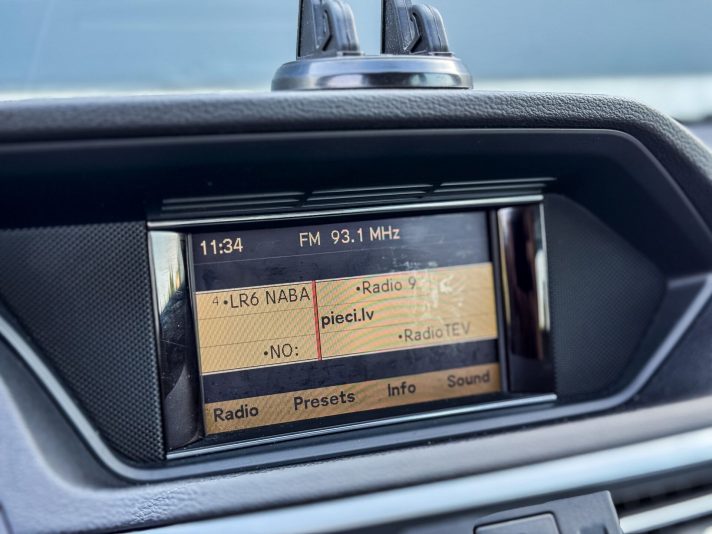MERCEDES BENZ E220