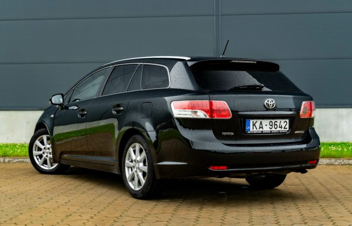 TOYOTA AVENSIS