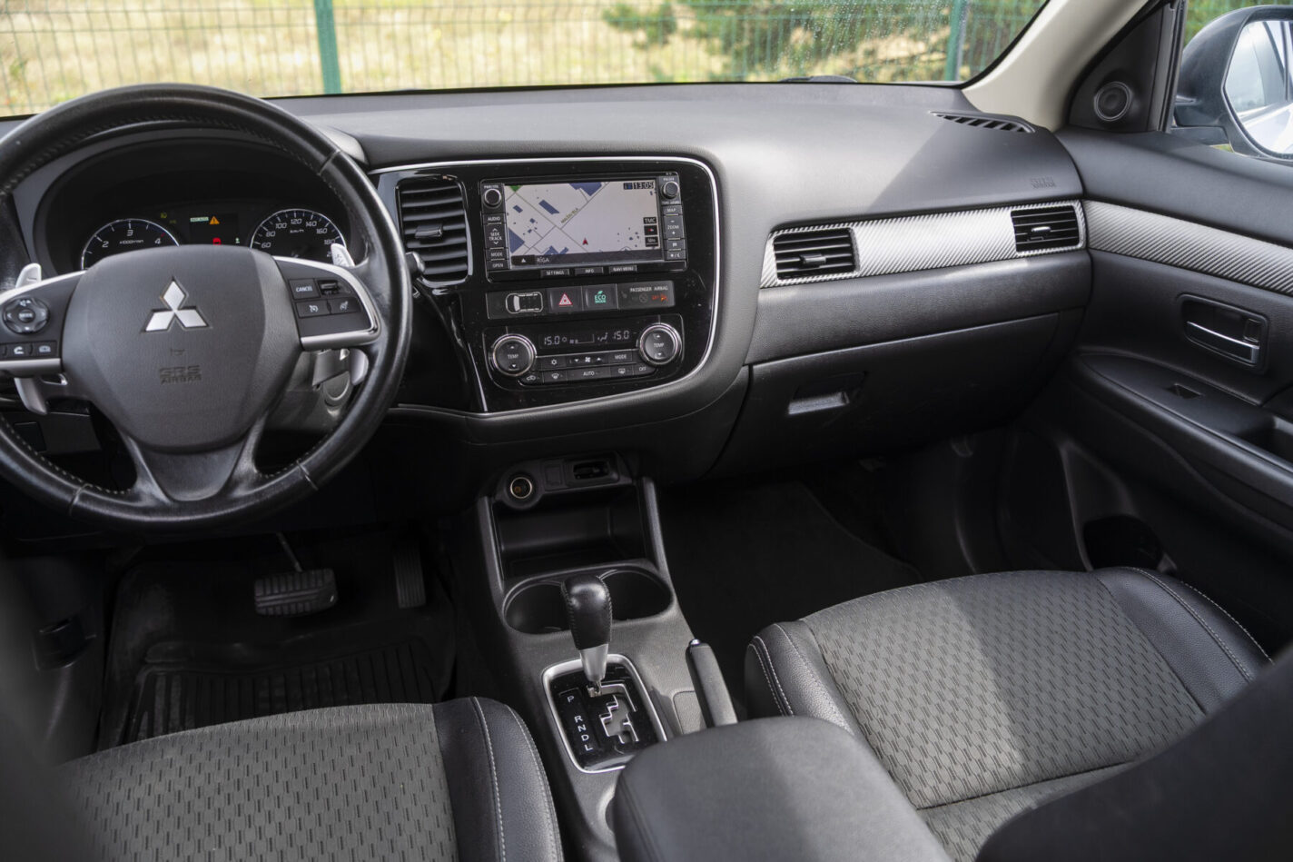 MITSUBISHI OUTLANDER