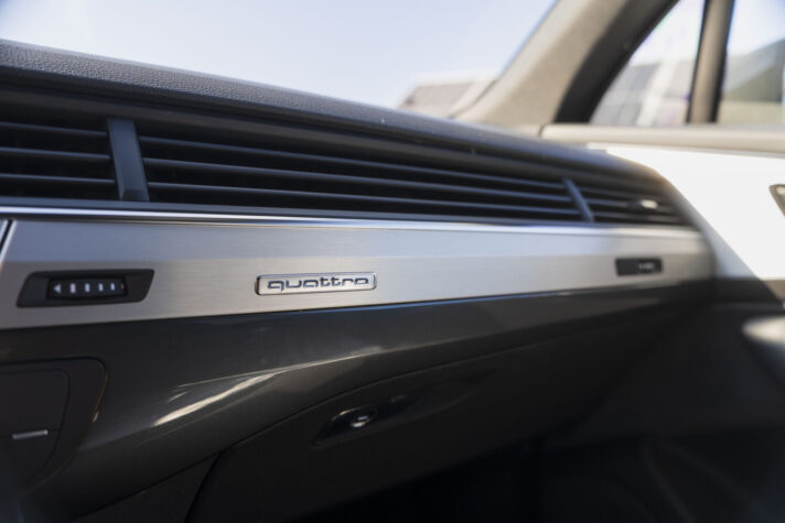 AUDI Q7 S-LINE