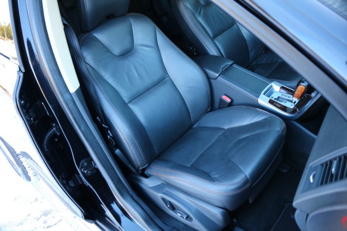 VOLVO XC60 2.4 158KW  SUMMUM AVD AUTOMĀTS