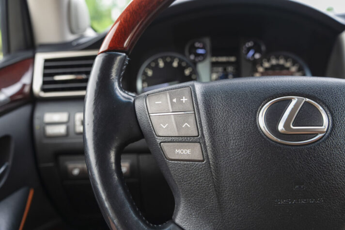LEXUS LX 570