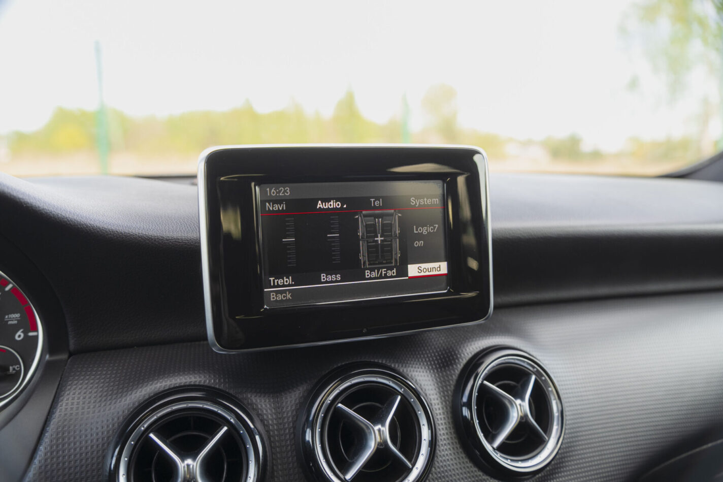MERCEDES BENZ A180