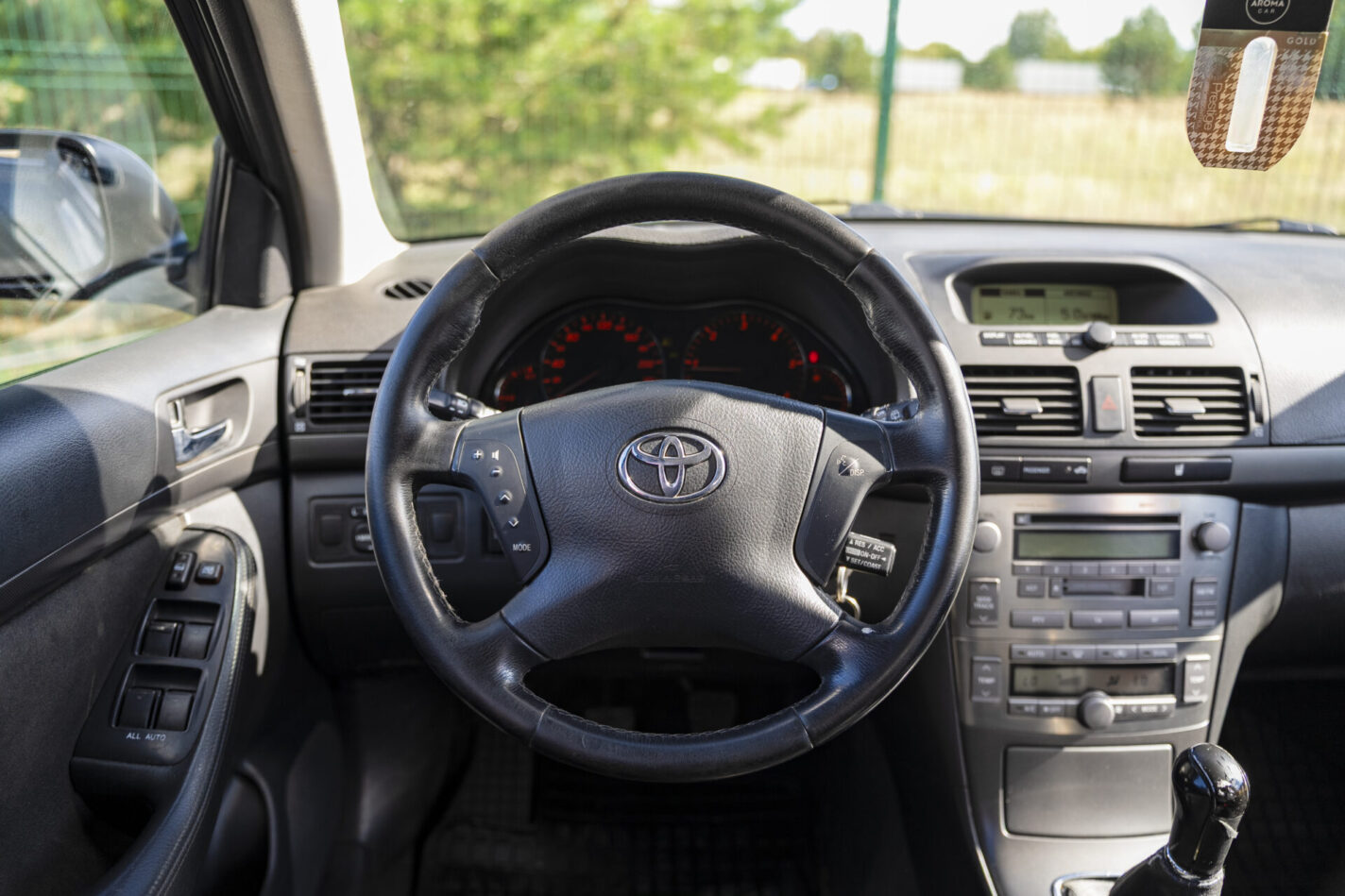TOYOTA AVENSIS