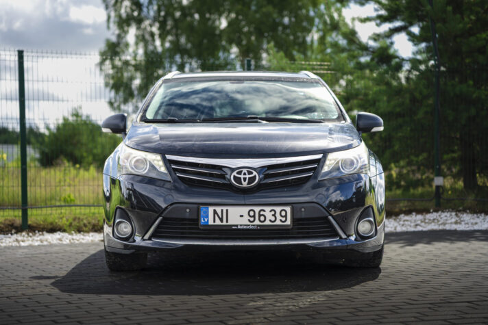TOYOTA AVENSIS