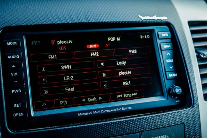 MITSUBISHI OUTLANDER