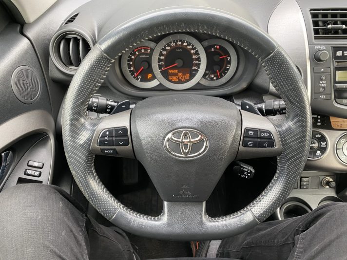 TOYOTA RAV-4 2.2D4D 110kw Automāts