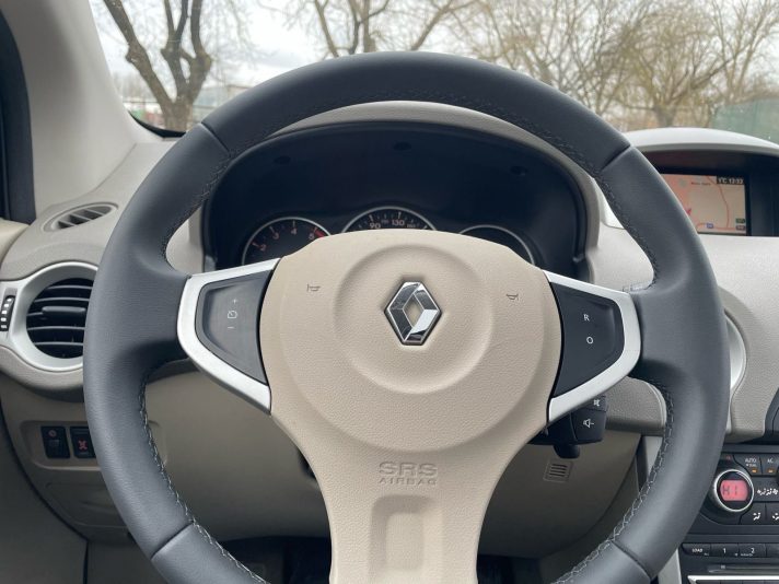 RENAULT KOLEEOS AR MAZU ORIGINALU PIERADAMU NOBRAUKUMU