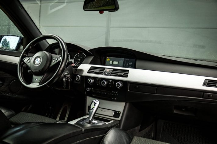 BMW 525