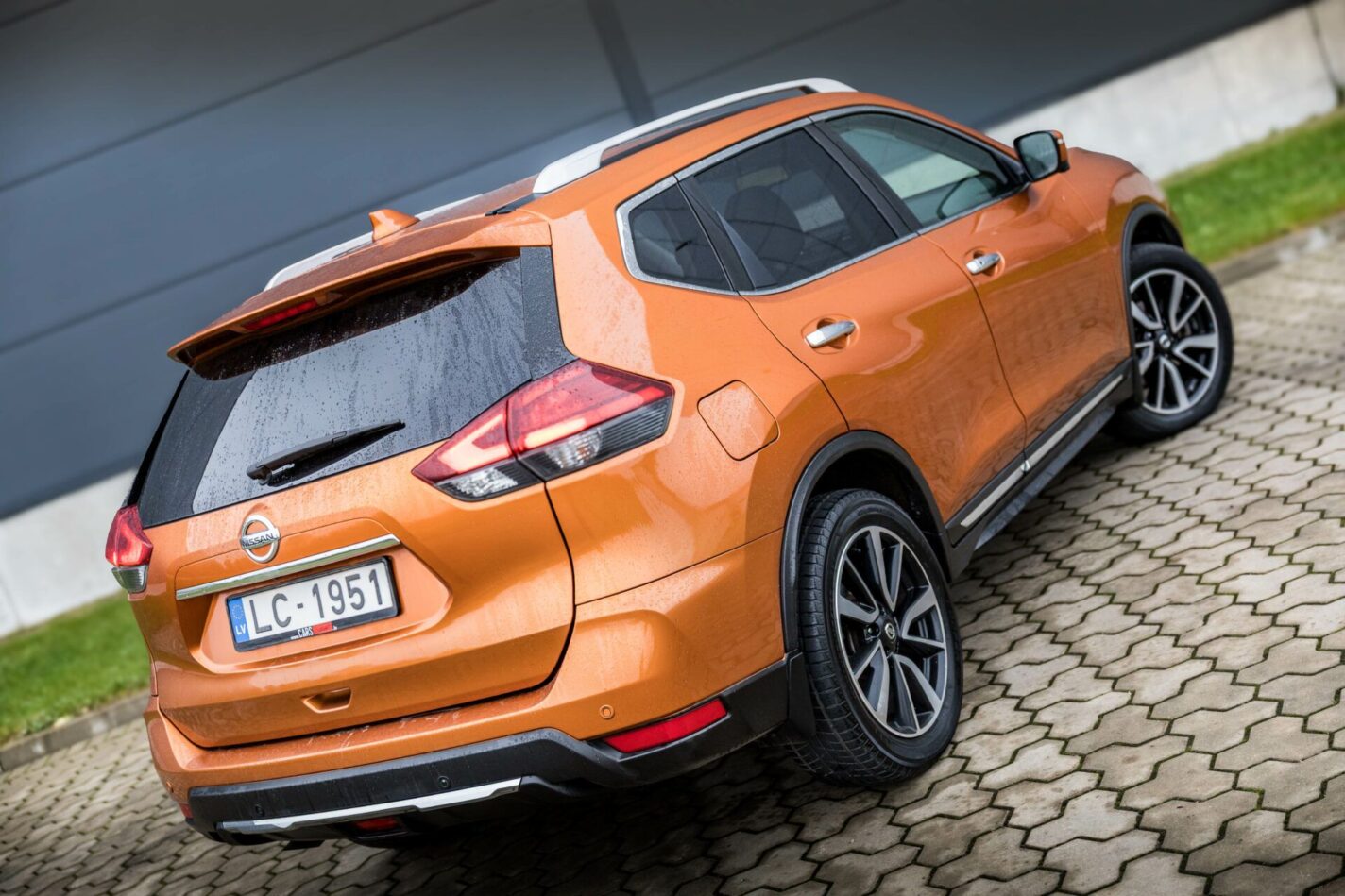 NISSAN X TRAIL