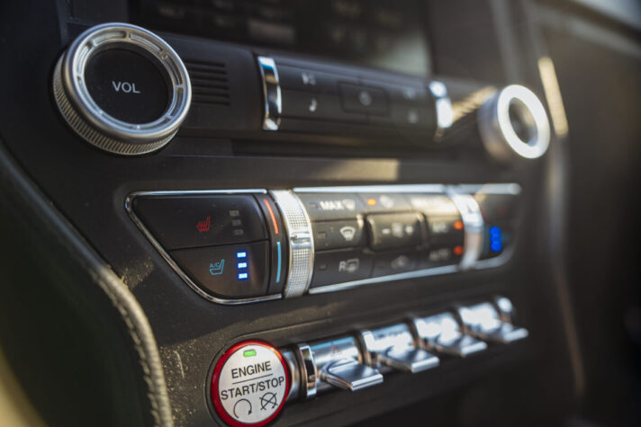 FORD MUSTANG