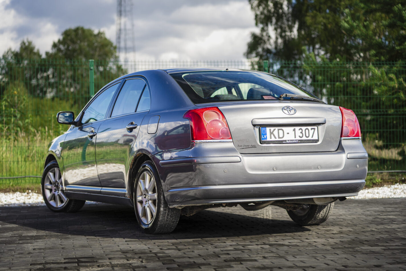 TOYOTA AVENSIS