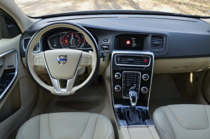 Tikko ievests.   Volvo V60 Cross Country Summum 2.4 Dīzelis 4×4 Awd . Ar automātisko ātrumkārbu.