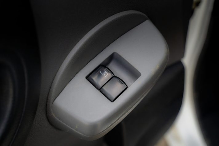 NISSAN NV200