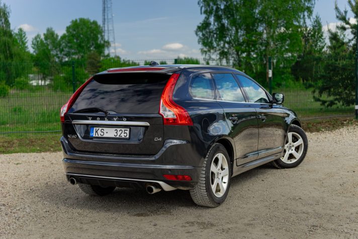 VOLVO XC60 R-DESIGN