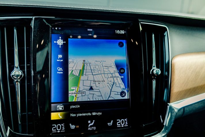 VOLVO V90
