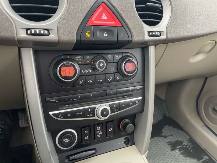 RENAULT KOLEEOS AR MAZU ORIGINALU PIERADAMU NOBRAUKUMU