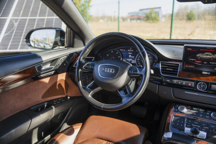 AUDI A8 QUATTRO