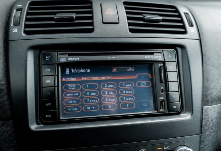 TOYOTA AVENSIS