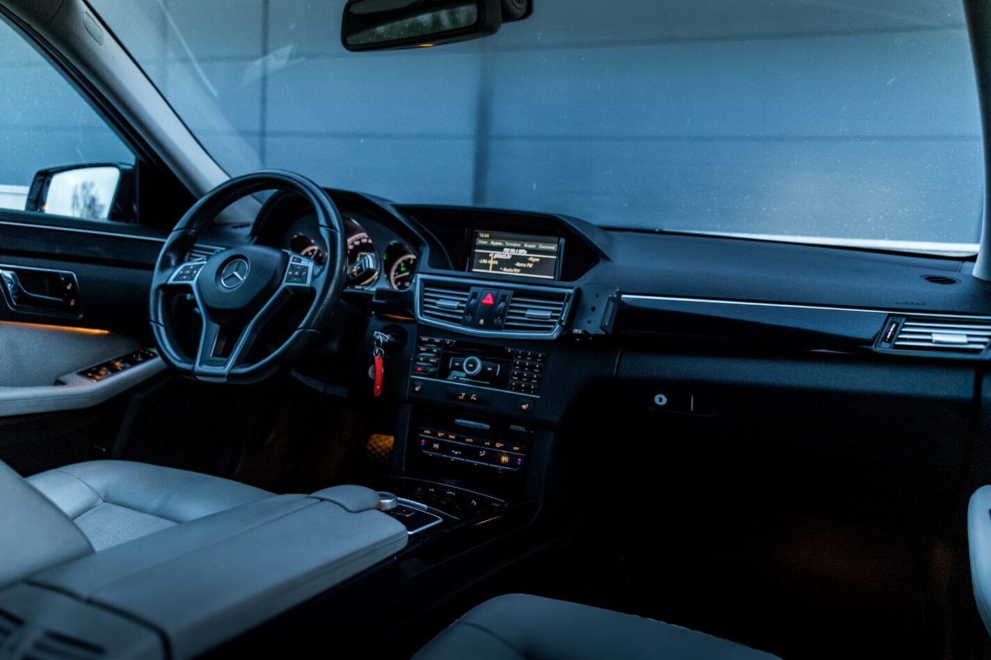 MERCEDES BENZ E350