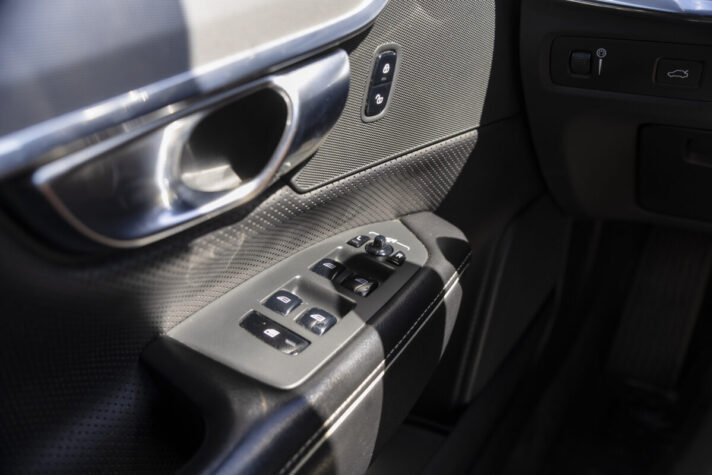 VOLVO V90 R-DESIGN