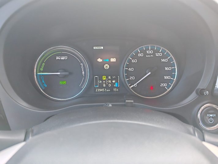 Mitsubishi Outlander PHEV CVT, 203hp, 2014