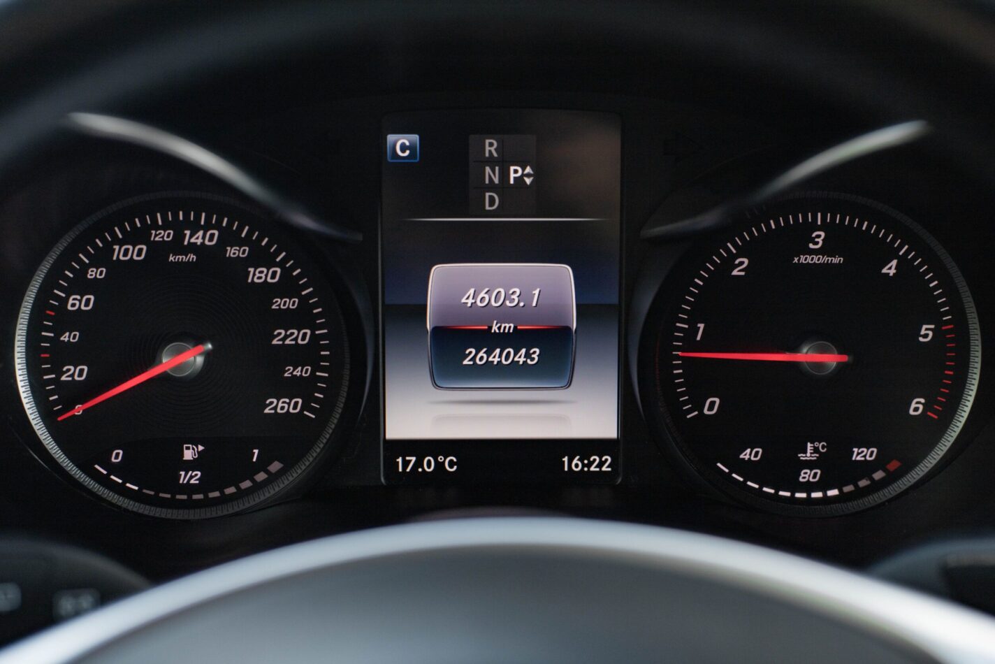 MERCEDES BENZ C200D