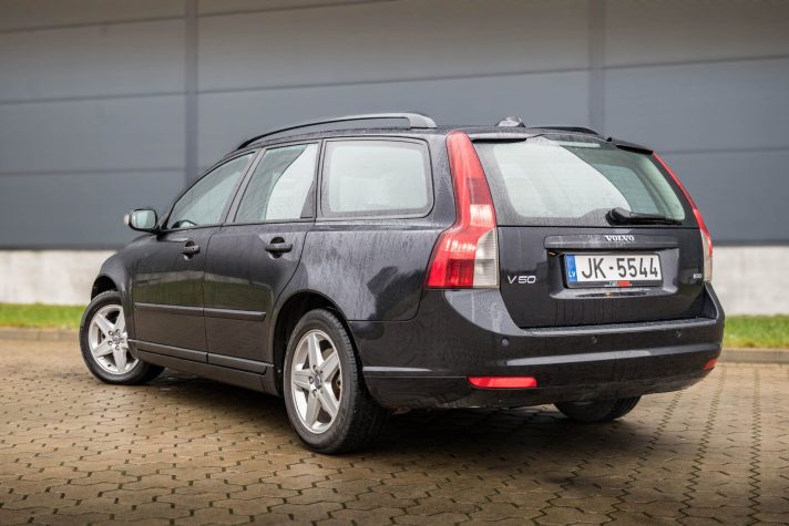 VOLVO V50
