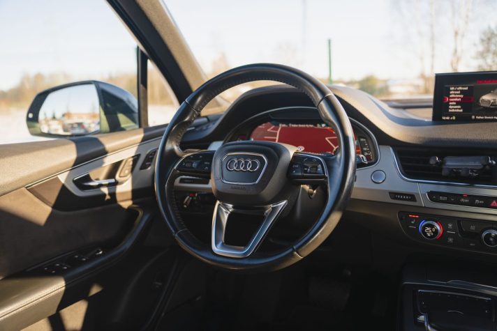 AUDI Q7 S-LINE