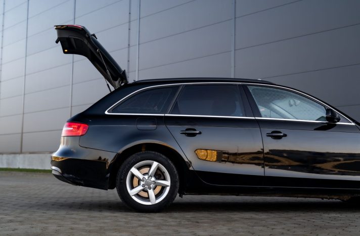 AUDI A4 AVANT