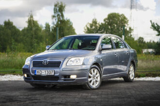 TOYOTA AVENSIS