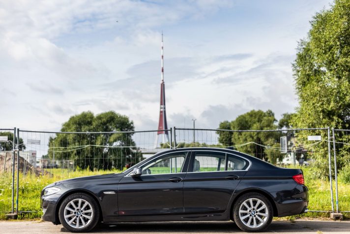 BMW 523