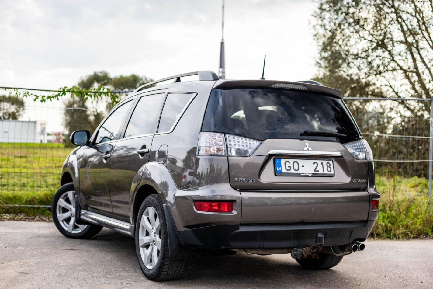 MITSUBISHI OUTLANDER