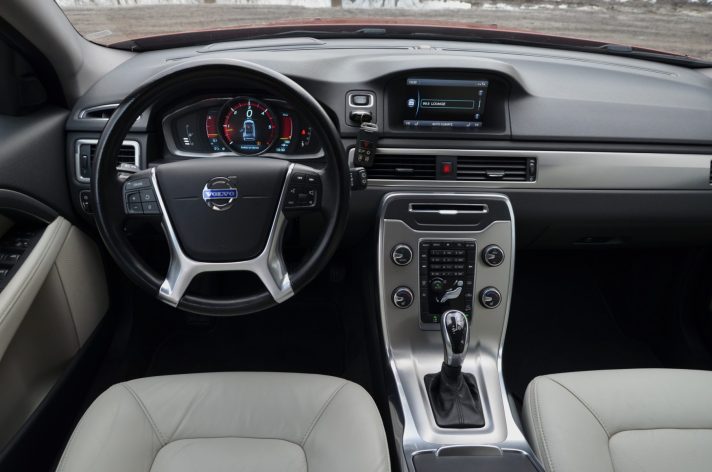Tikko ievests. Volvo XC 70 Summum 2.4 D5 (158kw-215z/s) Dīzelis 4×4 Awd . Ar automātisko ātrumkārbu.