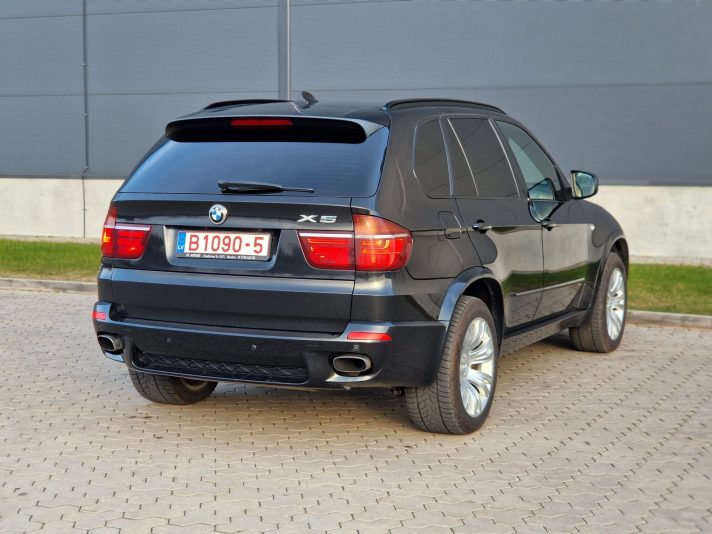 BMW X5 M-pack 2010 G. Melna krāsa 210 Kw